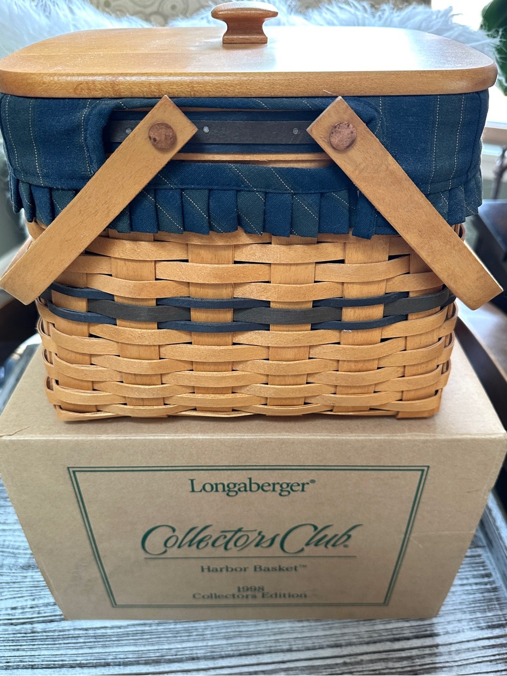 Longaberger Harbor Basket 1998 Collectors Edition w/ Wooden Lid - Original Box
